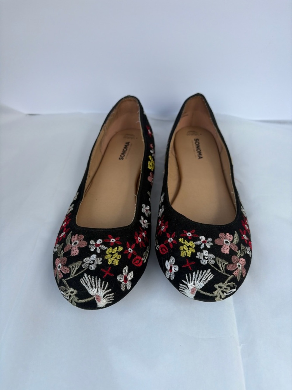 Kohl's Black Floral Embroidered Ballet Flats - Picture 2 of 7